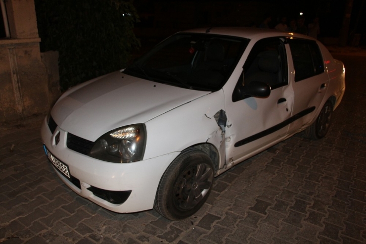 Otomobille Elektrikli Bisiklet Kafa Kafaya Çarpıştı: 2 Yaralı