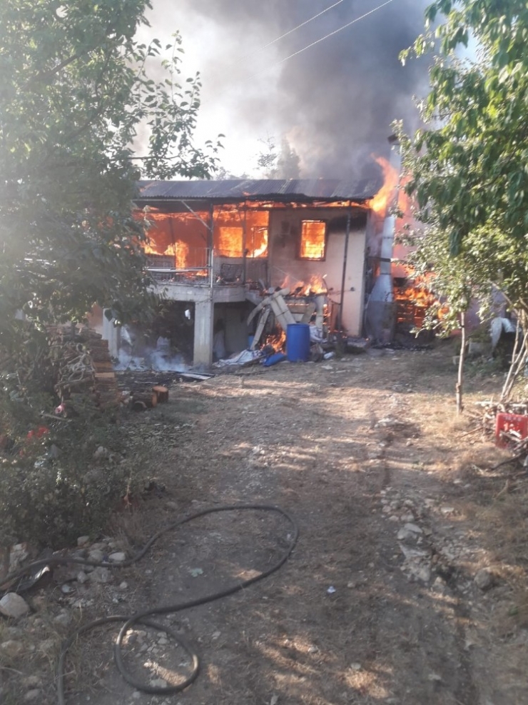 Hac Parası Yangında Kül Oldu