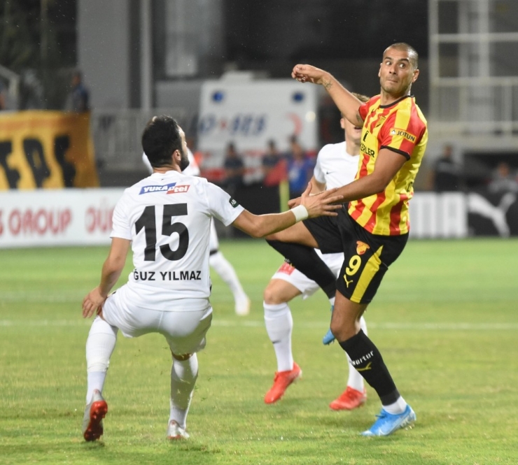 Süper Lig: Göztepe: 0 - Yukatel Denizlispor: 0 (İlk Yarı)