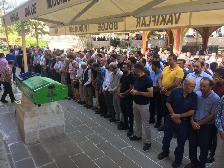 Kazada Hayatını Kaybeden Anne Son Yolculuğuna Uğurlandı