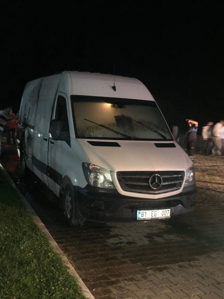 İrem Derici Konseri Sonunda Havai Fişek Arabasında Patlama