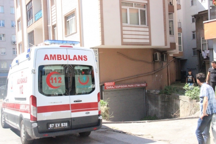 Oyun Oynarken Garajdan Düştü