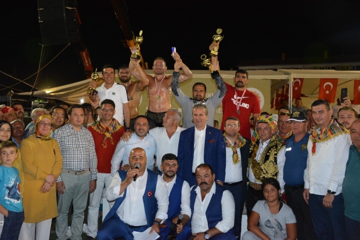 Altın Kiraz’ın Başpehlivanı İsmail Balaban Oldu