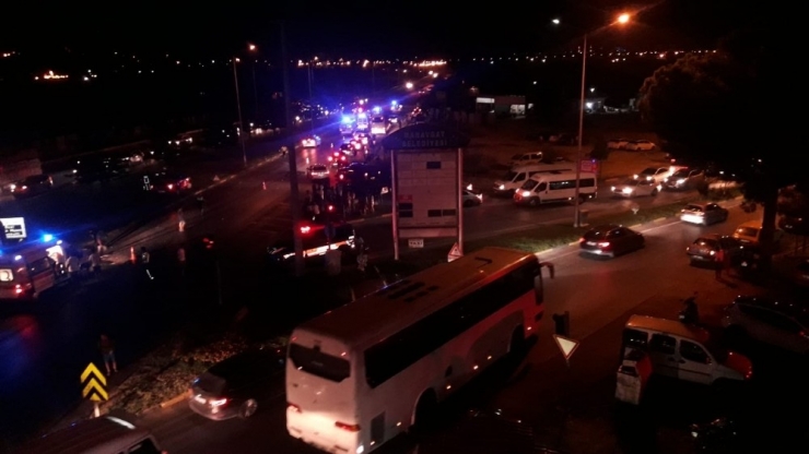 Antalya’da Yolcu Otobüsü İle Tur Otobüsü Çarpıştı