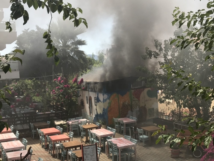 Kaş’ta Trafo Yangını Korkuttu