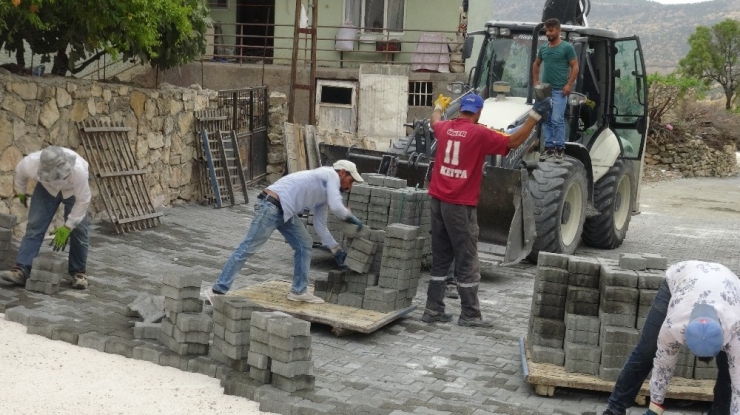 Bunlar Asker Değil, İnşaat İşçileri