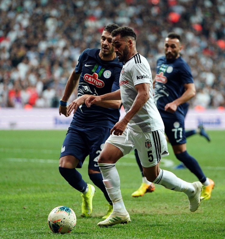 Douglas Siyah-beyazlı Formayla Tanıştı