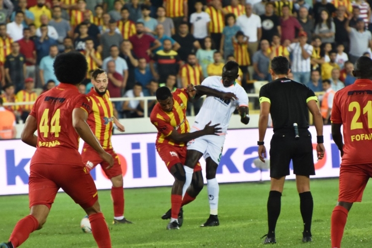 Btc Türk Yeni Malatyaspor: 0 - Alanyaspor: 3 (İlk Yarı)