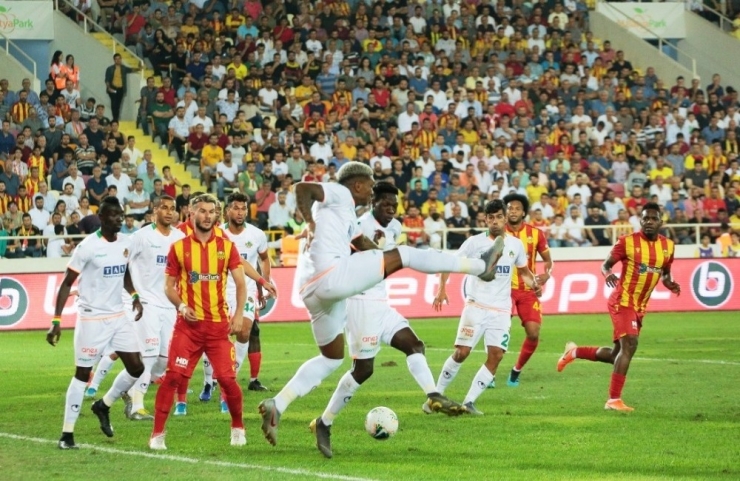 Btc Türk Yeni Malatyaspor: 0 - Alanyaspor: 3 (İlk Yarı)