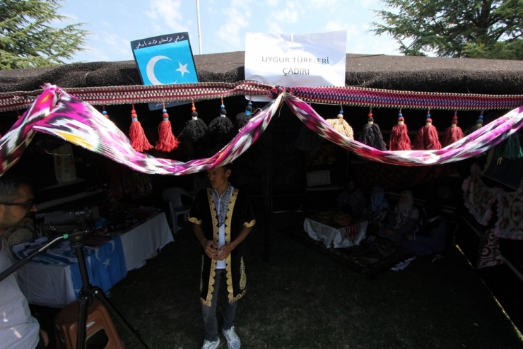 Doğu Türkistanlı Gençler Kültürlerini Yaşatmaya Çalışıyor