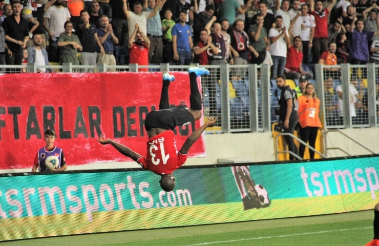 Süper Lig: Gençlerbirliği: 1 - Medipol Başakşehir: 0 (İlk Yarı)