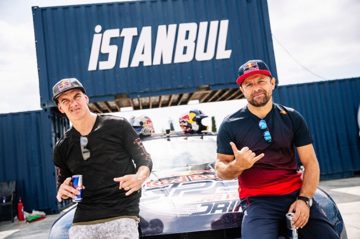 10 Bin İstanbullu Red Bull Car Park Drift Dünya Finali’ni İzledi