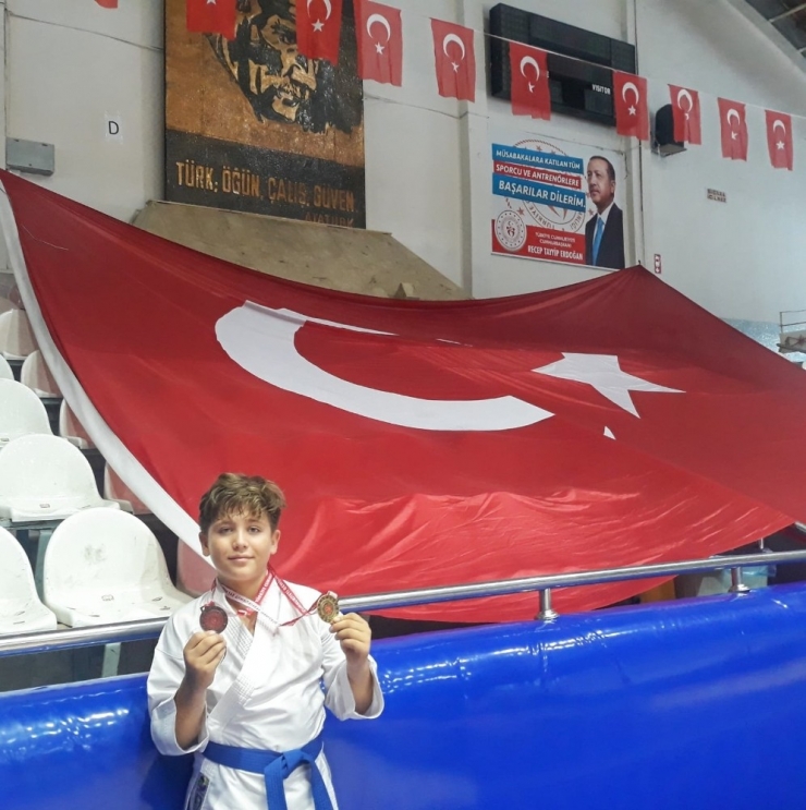 Minik Kaan’dan Foça’ya Zafer Kupası