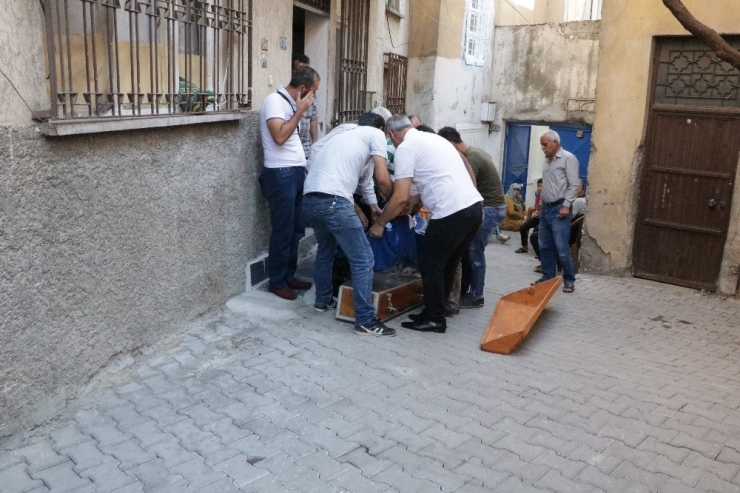 Gider Borusunu Tamir Ederken Düşüp Öldü