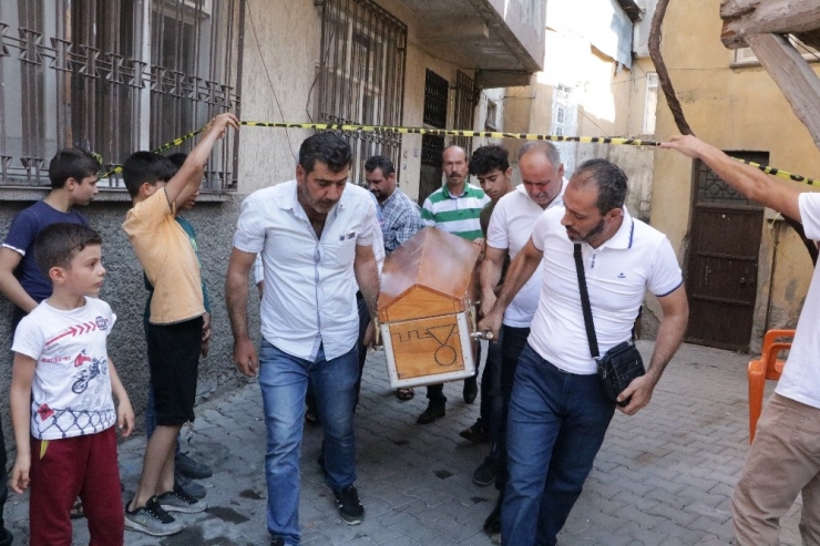 Gider Borusunu Tamir Ederken Düşüp Öldü