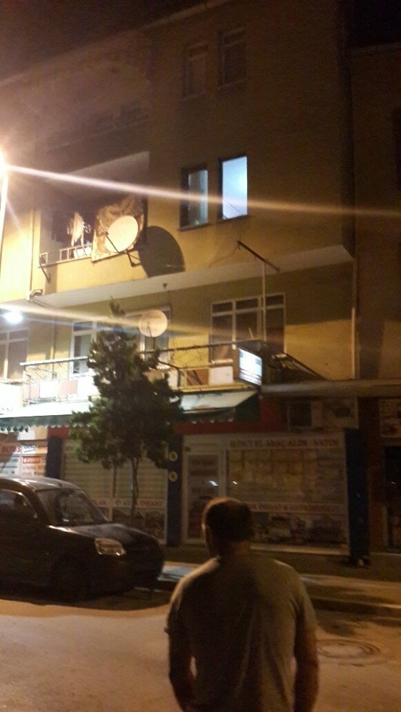 3. Kattan Park Halindeki Aracın Üzerine Düşen Çocuk Yaralandı