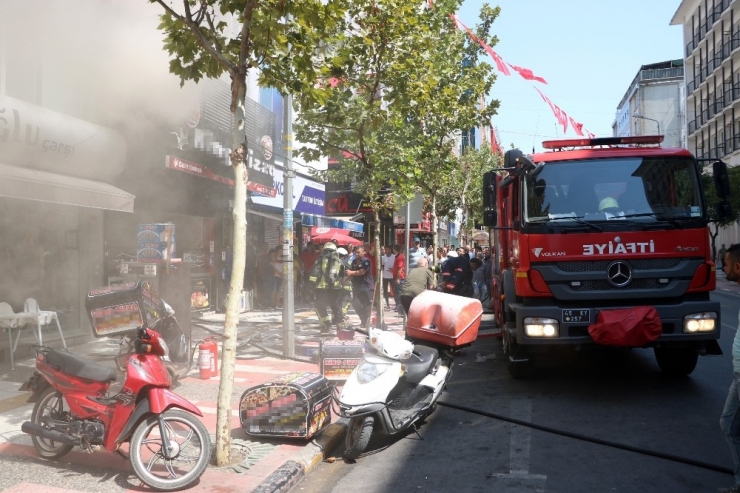 Manisa’da Bir Pizzacıda Korkutan Yangın