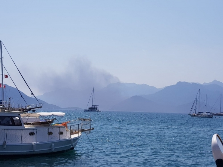 Lüks Yat Alevlere Teslim Oldu