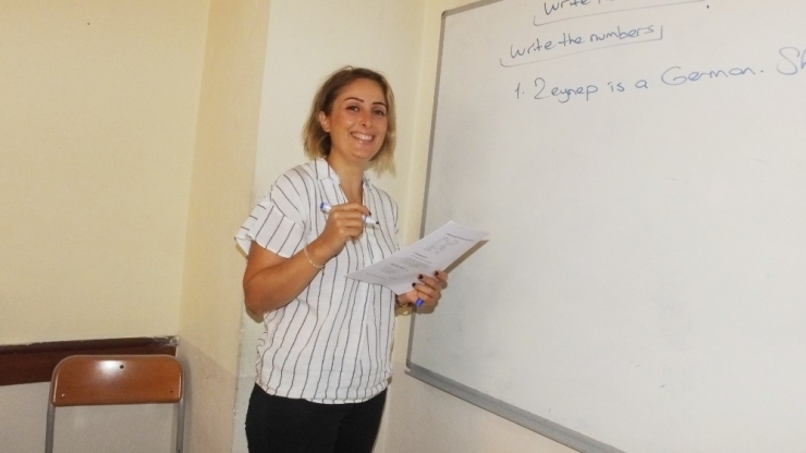 Burhaniye’de Üniversite Adayları İngilizce Kursuna Katıldı