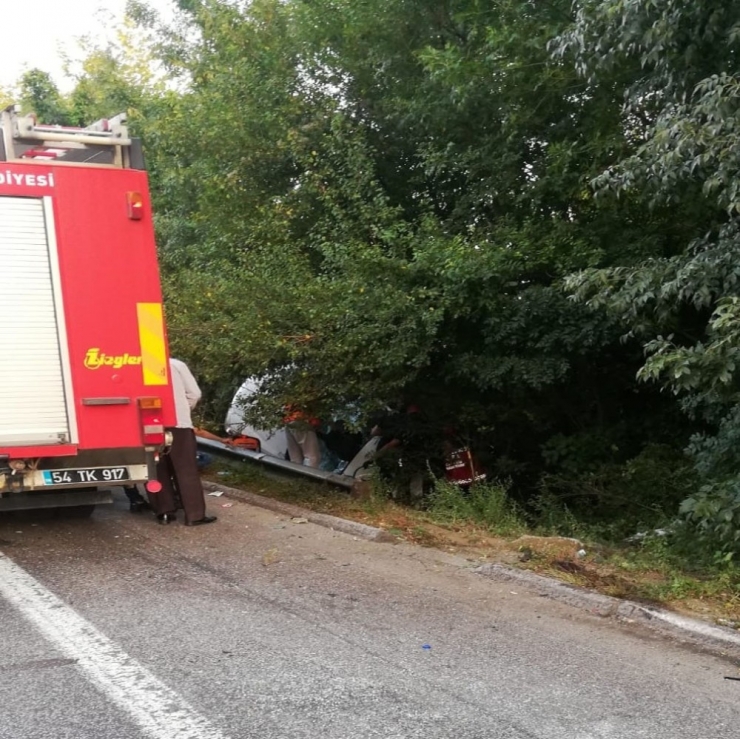 Emniyet Şeridinde Duran Araca Arkadan Çarptı: 1 Ölü, 9 Yaralı