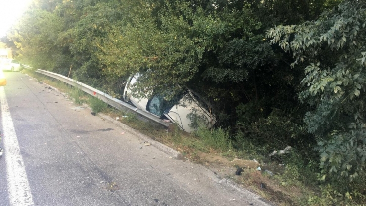 Emniyet Şeridinde Duran Araca Arkadan Çarptı: 1 Ölü, 9 Yaralı