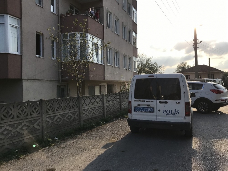 Babasını Keserle Öldürdü