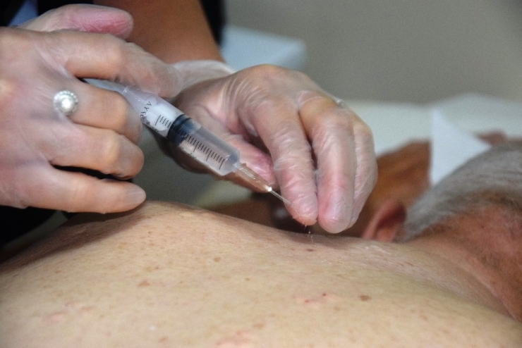 Akupunktur, Ozon Tedavisi, Nöralterapi İle Sağlığına Kavuştu