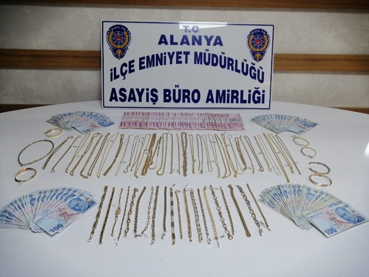 Çalıştığı Kuyumcudan 78 Parça Mücevherle Kaçtı, 68 Parça Mücevherle Yakalandı