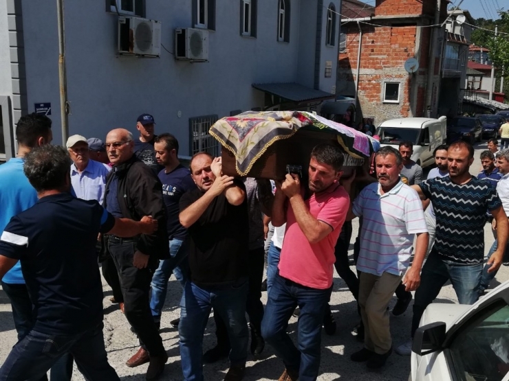 Eşi Tarafından Sokak Ortasında Öldürülen Kadın Son Yolculuğuna Uğurlandı