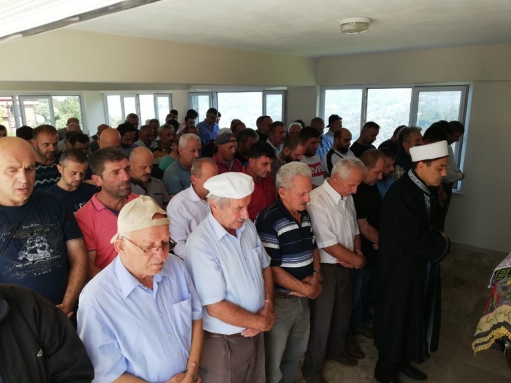 Eşi Tarafından Sokak Ortasında Öldürülen Kadın Son Yolculuğuna Uğurlandı