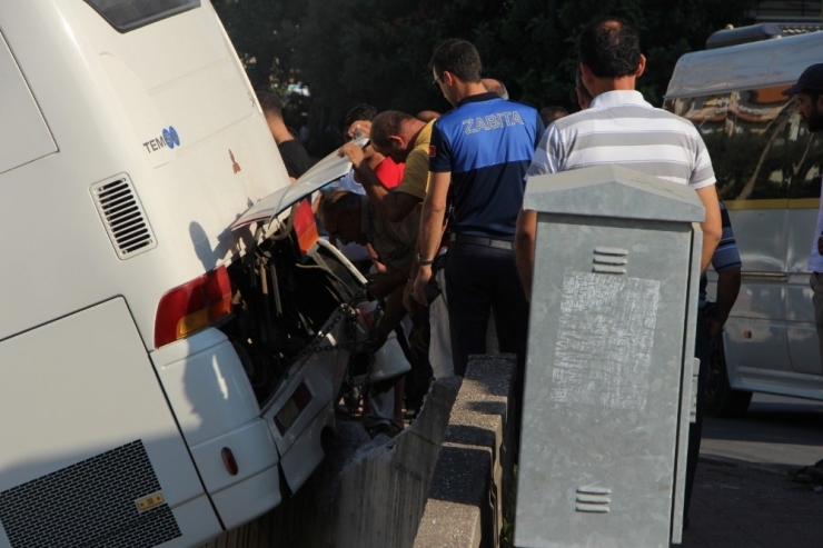 Freni Boşalan Otobüs İstinat Duvarından Aşağıya Uçtu