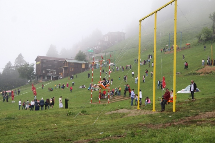 Ayder Salıncaklardan Temizleniyor