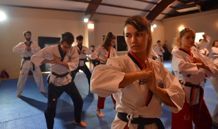 Başarılı Tekvandocular Tepebaşı’nda Yetişiyor