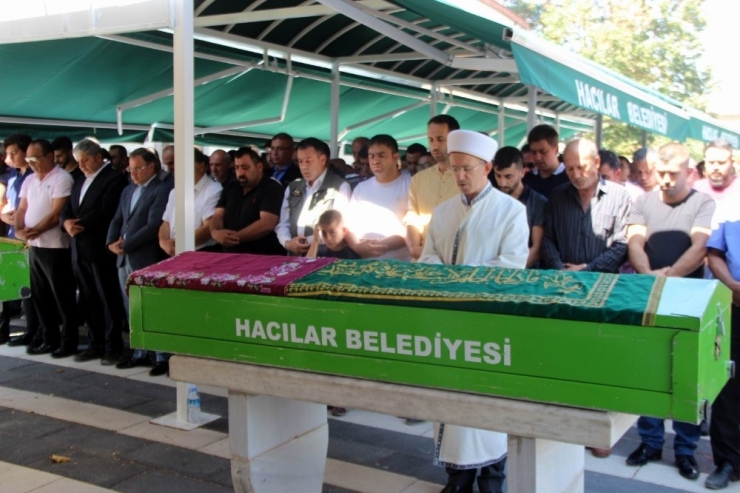 Kayseri’deki Kazada Hayatını Kaybeden 3 Kişi Toprağa Verildi