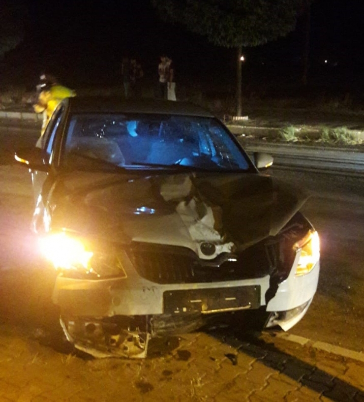 Otomobiller Çarpıştı: 5 Yaralı