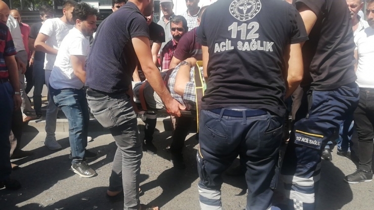 Otomobilin Çarptığı Yaya Yaralandı