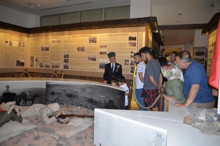 Gaziler Çocuklara Tarih Ve Değerler Hakkında Bilgi Verdi