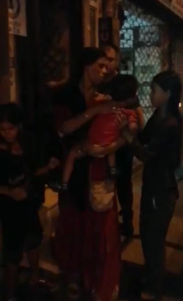 Annesinin İş Hanında Unuttuğu Çocuğu İtfaiye Kurtardı