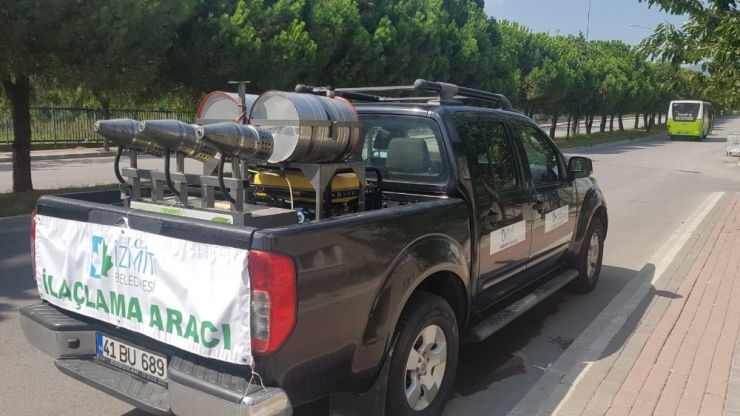 İzmit Belediyesi, Mahallelerde Sinek İlaçlamasına Başladı