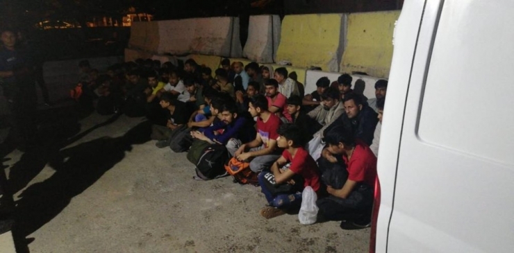 Çalıntı Araçta 46 Kaçak Göçmen Yakalandı