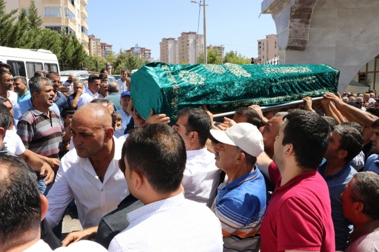 Anne Ve Kızına Acı Veda