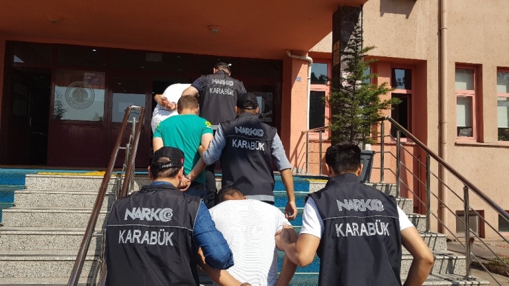 Uyuşturucu Operasyonunda 3 Kişi Yakalandı