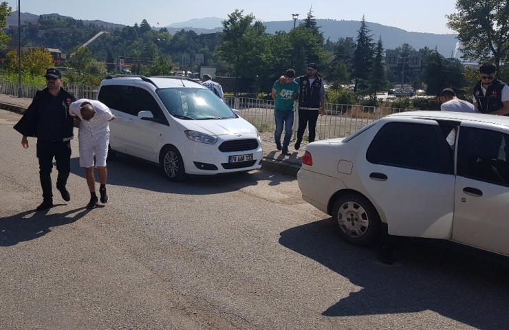 Uyuşturucu Operasyonunda 3 Kişi Yakalandı
