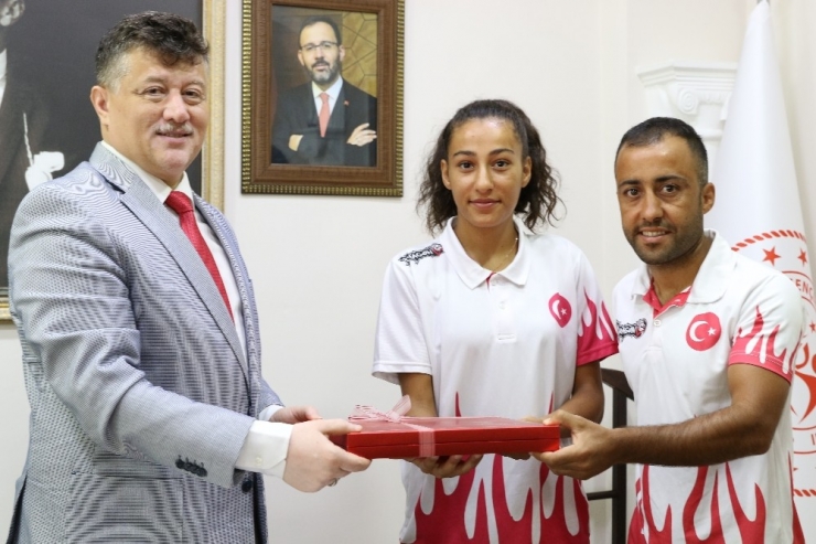 Şampiyonlardan İl Müdürü Fillikçioğlu’na Ziyaret