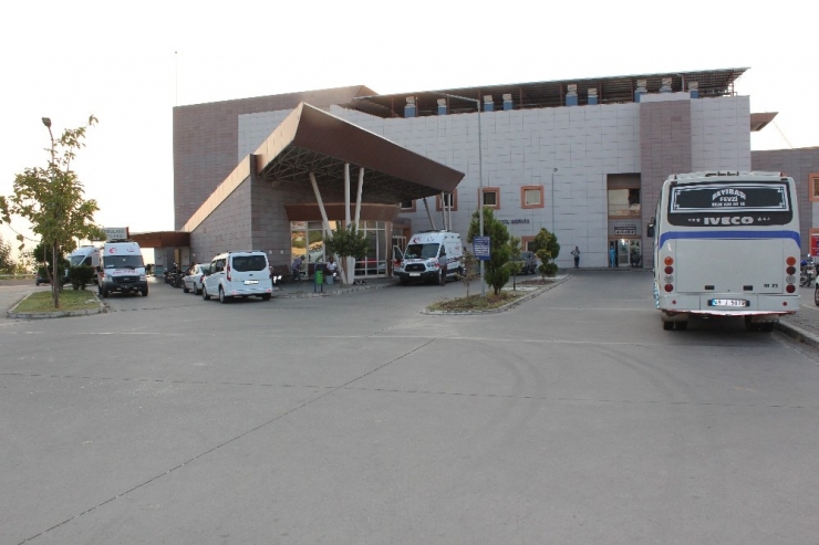 Üzüm İşçilerini Taşıyan Minibüs Uçuruma Yuvarlandı: 15 Yaralı