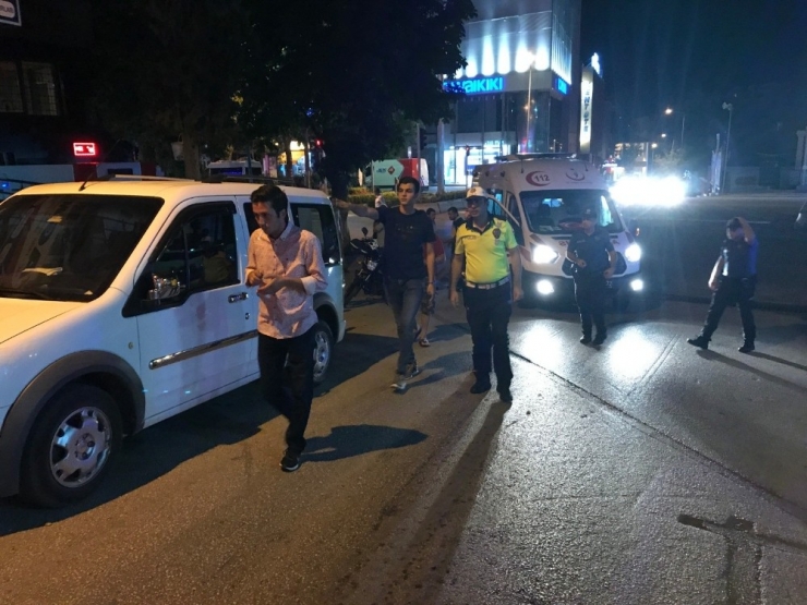 Motosiklet İle Otomobil Çarpıştı; 1 Yaralı