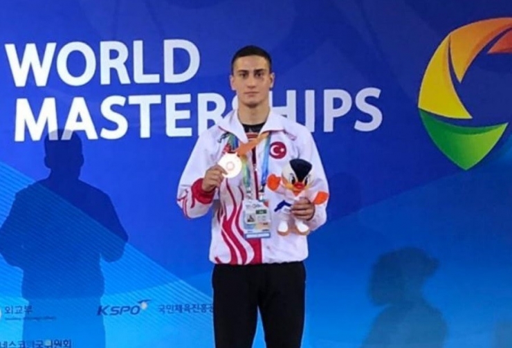 Kartallı Genç Dövüşçü Güney Kore’den Madalyayla Döndü