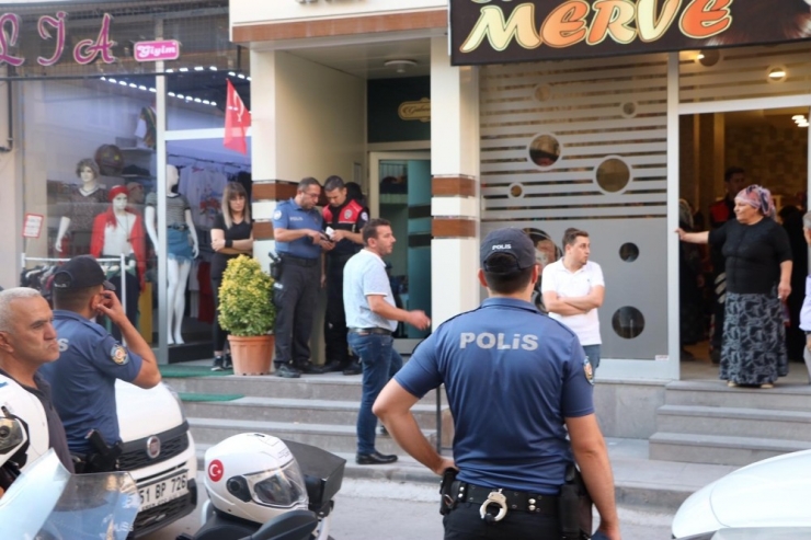 Boşanma Aşamasındaki Karısını Başından Vurarak Öldürdü