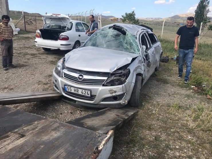 Orta Refüje Çarpan Araç Takla Attı: 6 Yaralı