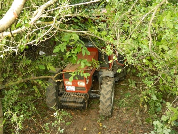 3 Yaşındaki Çocuk Traktörle Dereye Uçtu